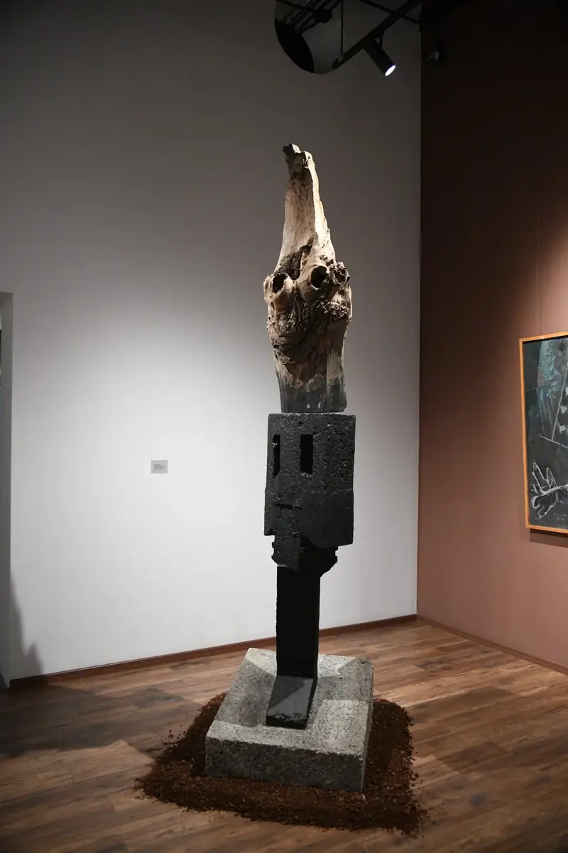 Federico Silva, lucha y fraternidad. El triunfo de la rebeldía — Escultura de Federico Silva — Vista 01